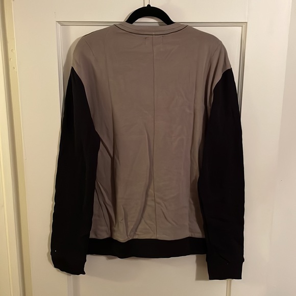 Unique sweater - Picture 6 of 6